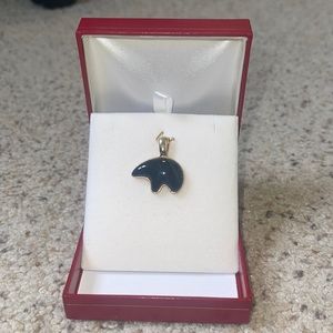 Onyx and gold pendant